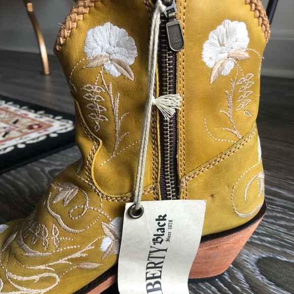 LIBERTY Black Shoes - Boots